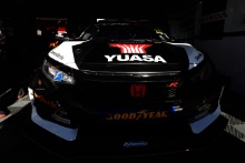Matt Neal (GBR) Halfords Yuasa Racing Honda Civic Type R