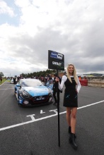 Chris Smiley (GBR) - Excelr8 Trade Price Cars Hyundai i30 Fastback N Performance - Grid Girl