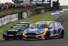 Ash Sutton (GBR) - NAPA Racing UK Ford Focus ST and Jake Hill (GBR) - ROKiT MB Motorsport BMW 330e M Sport