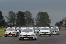 Start, Mike Bushell (GBR) Team Pyro Renault Clio Cup leads