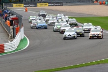 Start - Mike Bushell (GBR) Team Pyro Renault Clio Cup leads