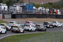 Start of the Renault Clio Cup race