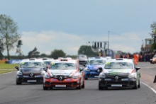 Start of the Race, Jack Young -  M.R.M. Clio Cup leads
