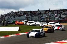 Tom Golding Ginetta G40 leads at the start