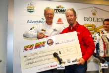 Anders Hildebrand presents Sonny Whelen with a cheque for the Team Fox charity