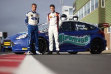Mike Bushell (GBR) and Jayde Kruger (RSA) Test the Airwaves Racing Ford Focus ST